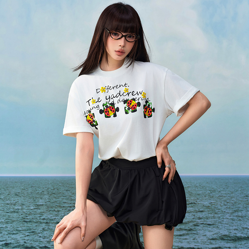 YADcrew 七星瓢虫花蕊钉钻短袖夏季男士卡通圆领时尚情侣男女同款