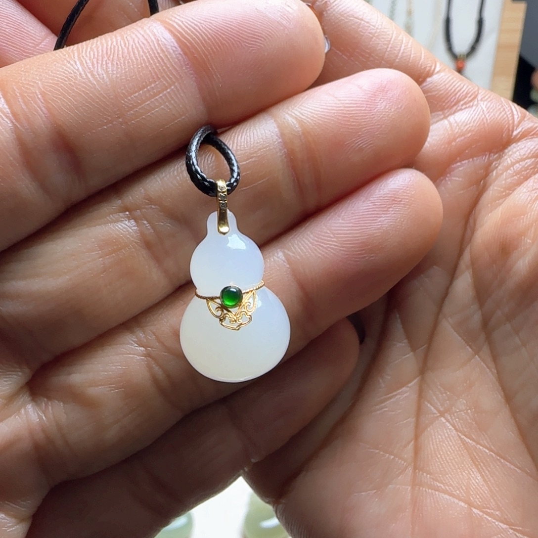 和田玉18K金镶嵌颈饰