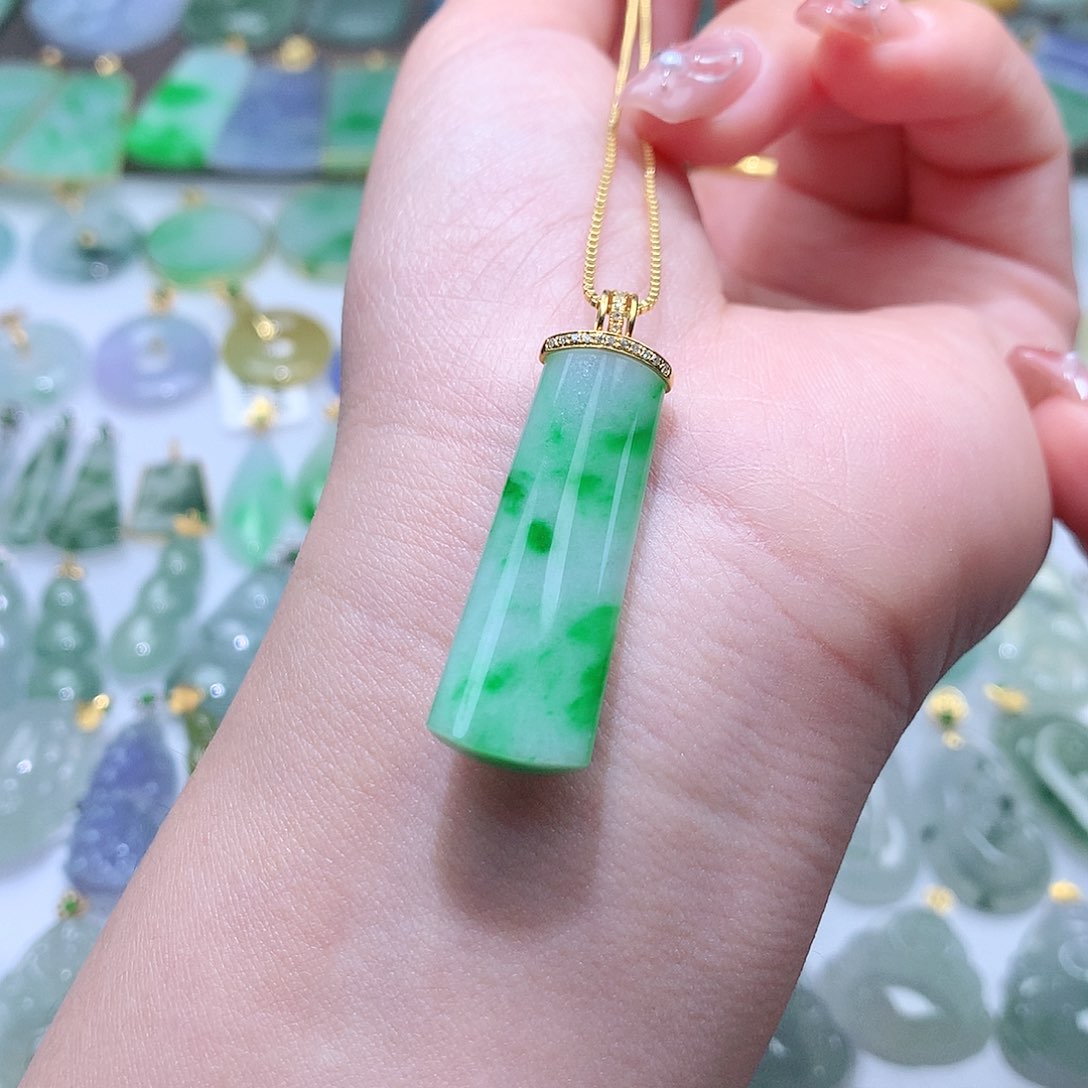 翡翠颈饰未镶嵌翡翠