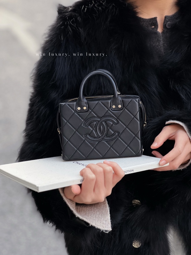 99新 Chanel/香奈儿 22B小号黑色复古相机盒子手提斜挎包 芯片款