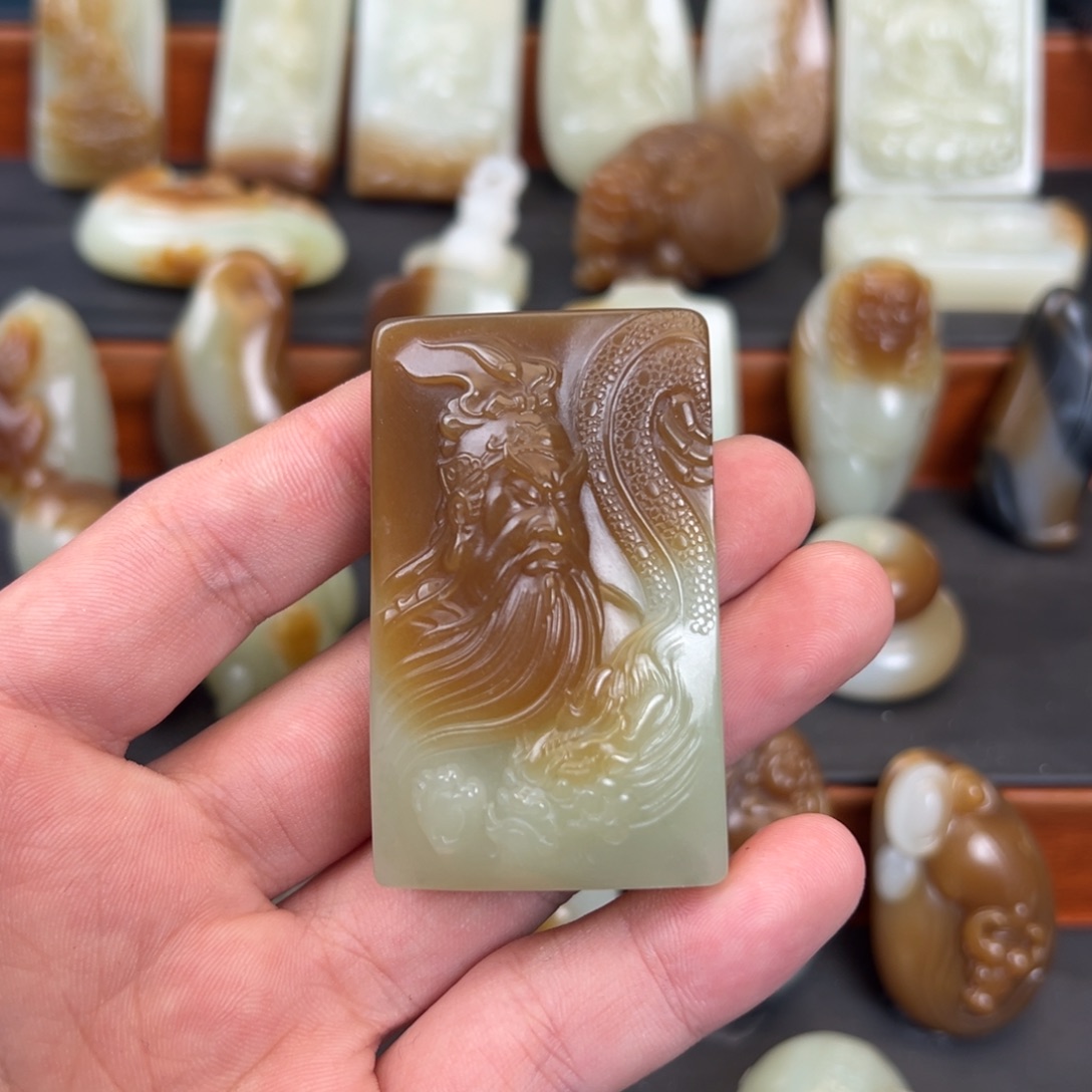 勇***前和田玉（糖玉）未镶嵌颈饰