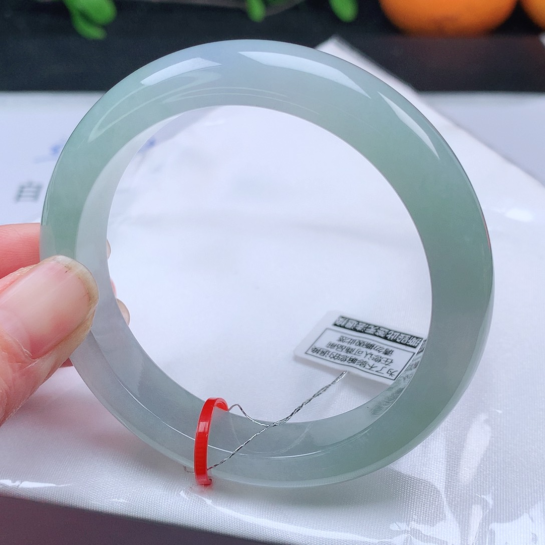 翡翠手镯未镶嵌56圈