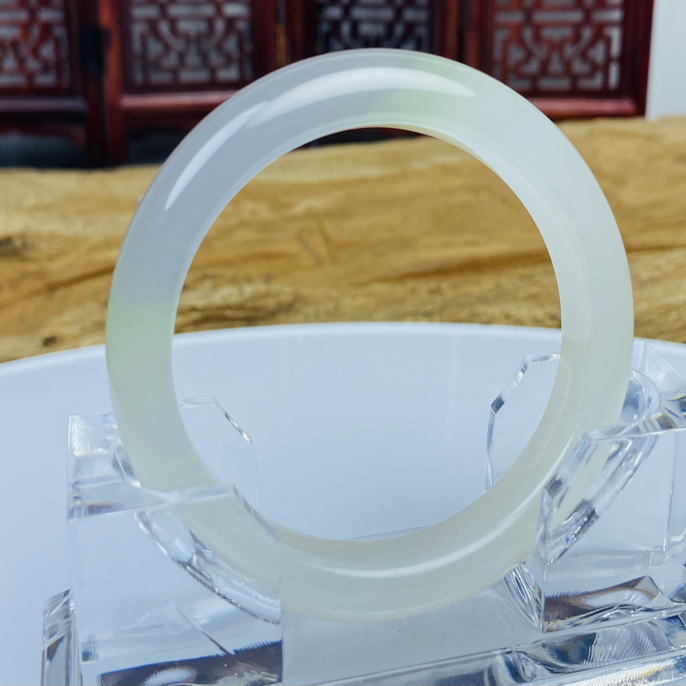 和田玉三色冰底贵妃小口俏色手镯51+口