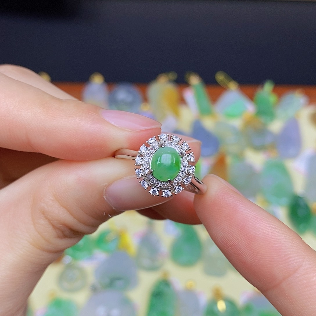 翡翠颈饰未镶嵌翡翠