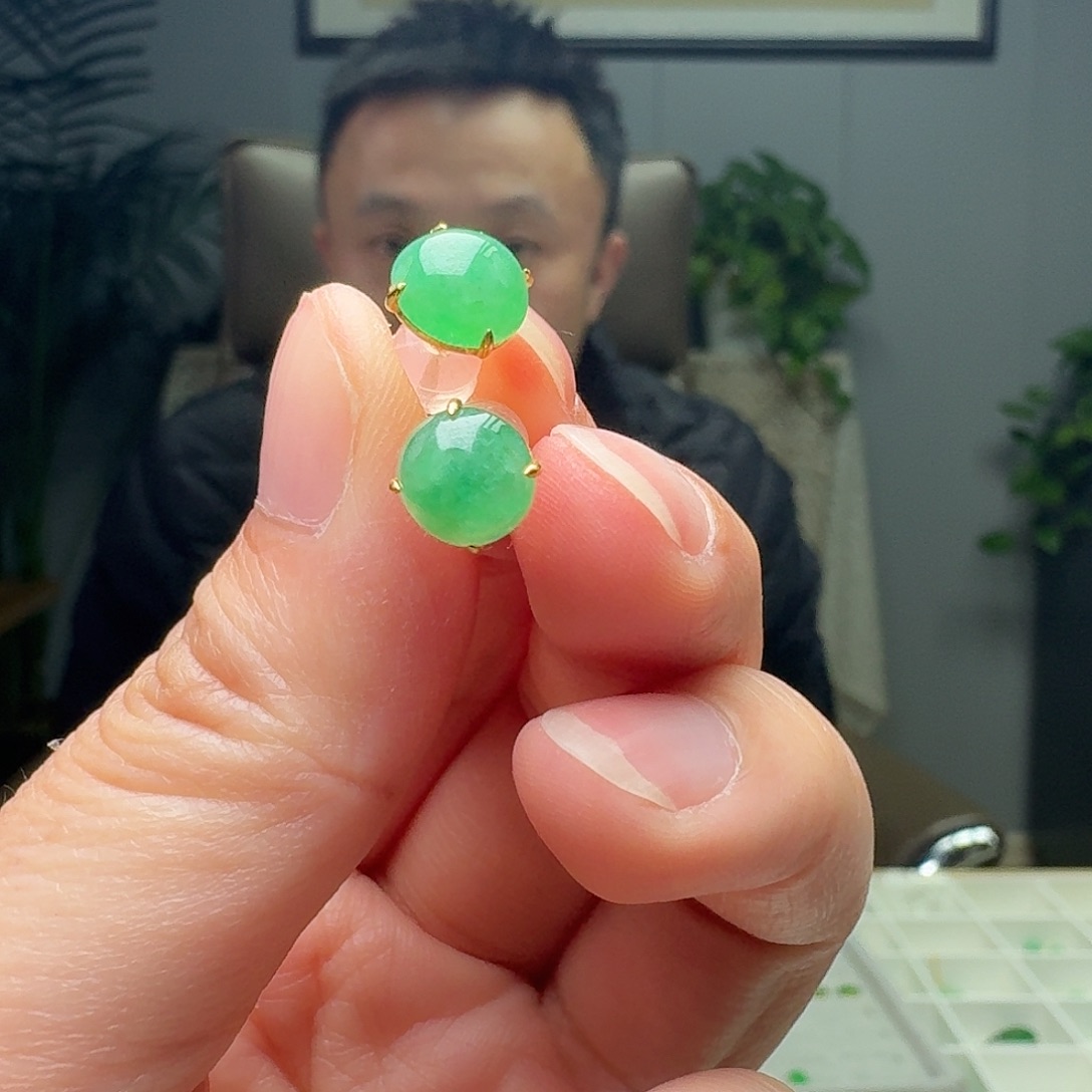 翡翠18K金镶嵌耳饰天然