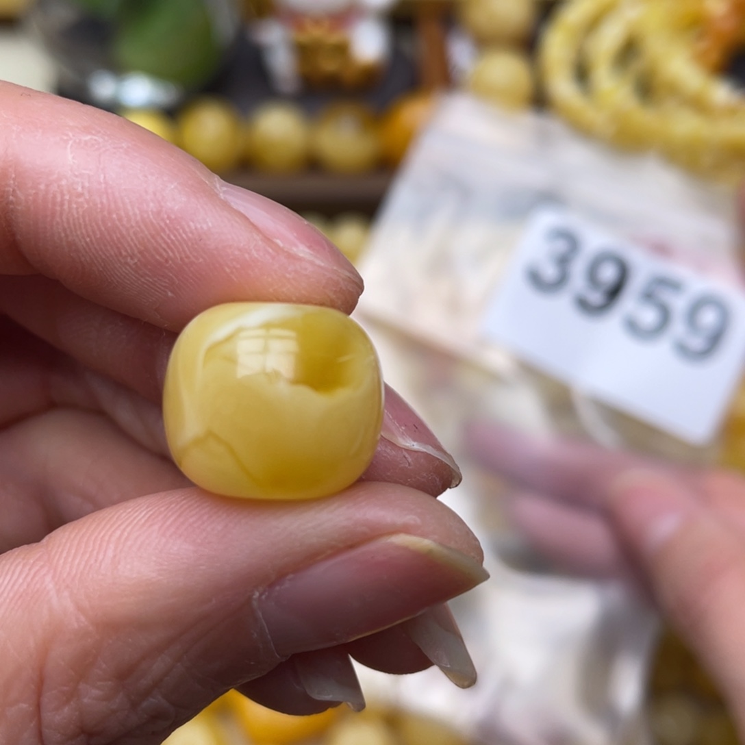 蜜蜡珠宝奇石未镶嵌皮坑15.6