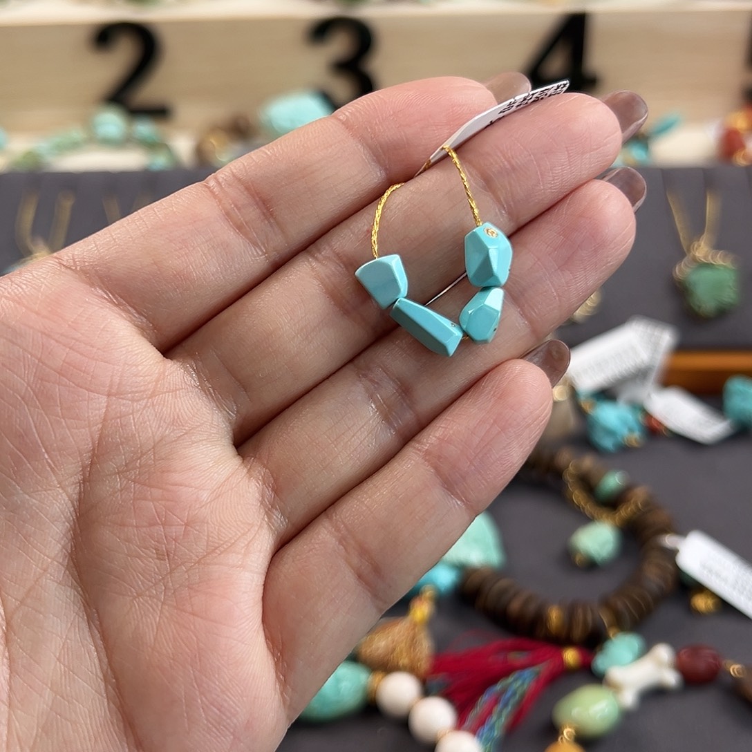 喜***头绿松石未镶嵌把件随行珠配饰