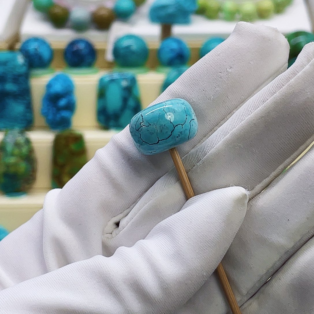 绿松石未镶嵌颈饰