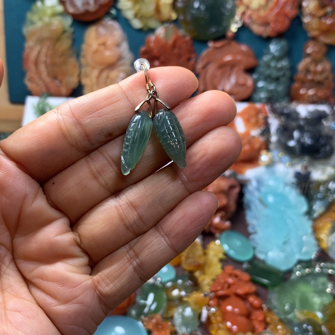 蛇纹石玉未镶嵌耳坠