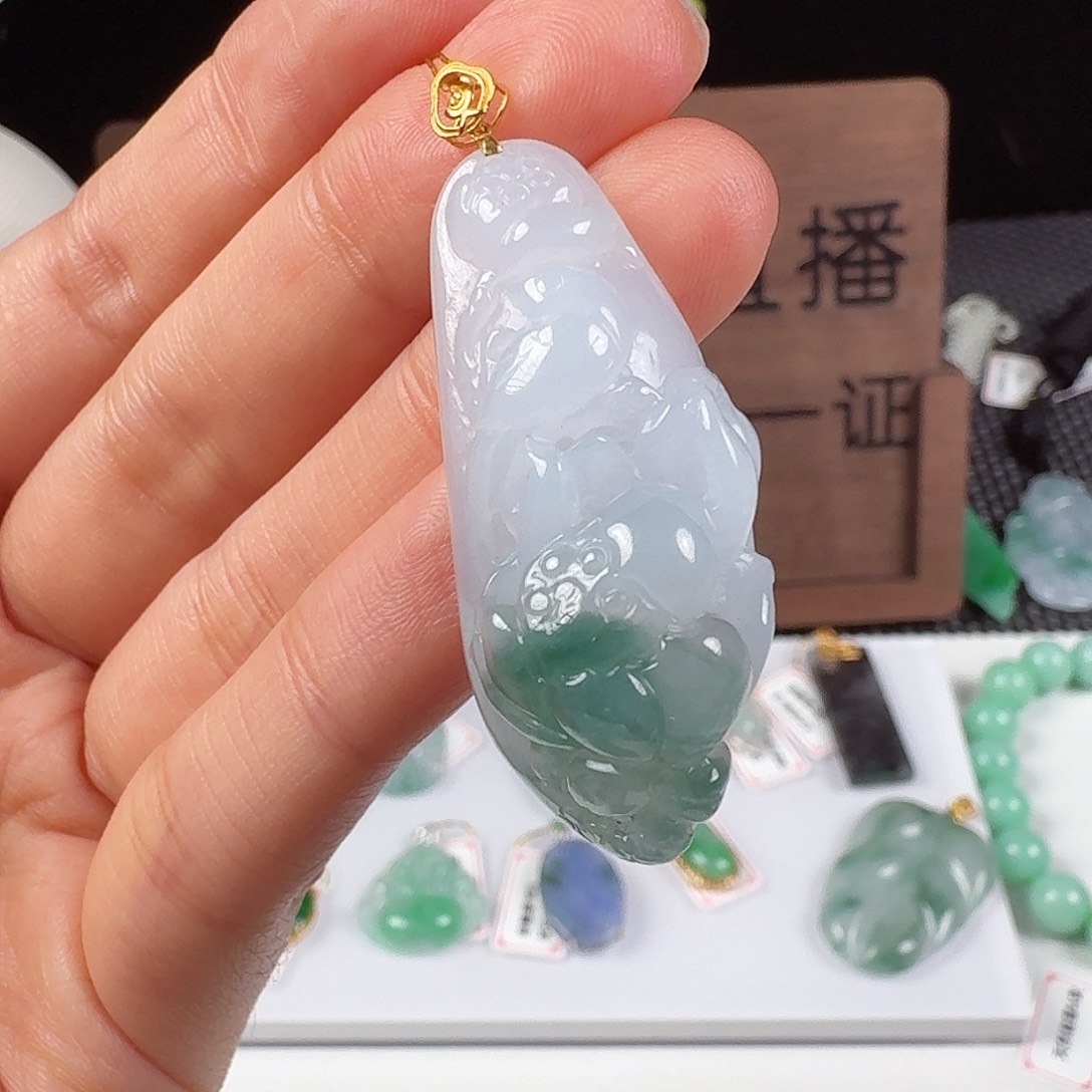 翡翠18K金镶嵌颈饰