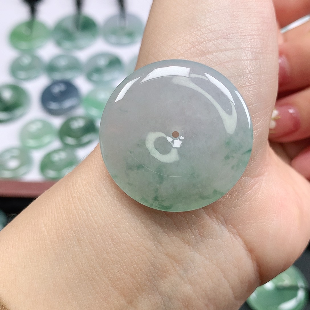 翡翠颈饰未镶嵌平安