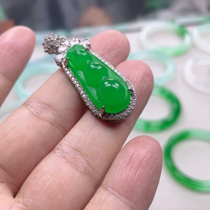 未镶嵌手镯石英质玉