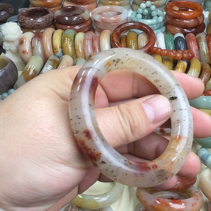 石英质玉手镯未镶嵌