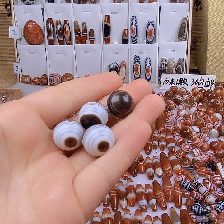 乐***.玛瑙/玉髓颈饰未镶嵌