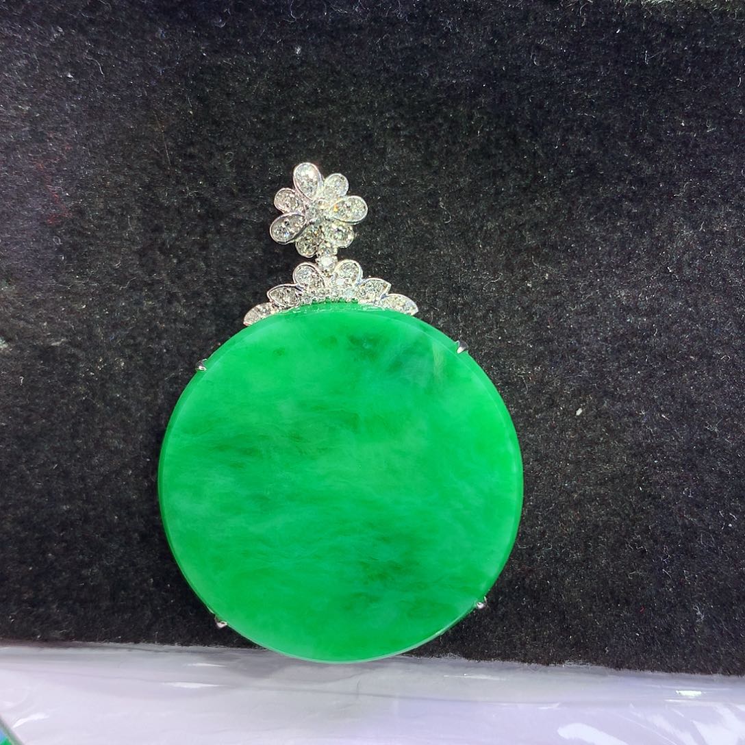 翡翠18K金镶嵌吊坠(赠链)