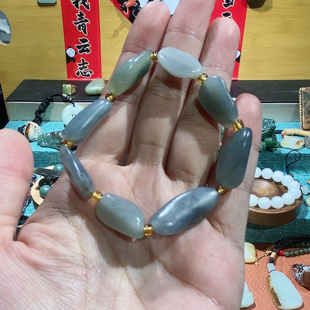 和田玉颈饰未镶嵌