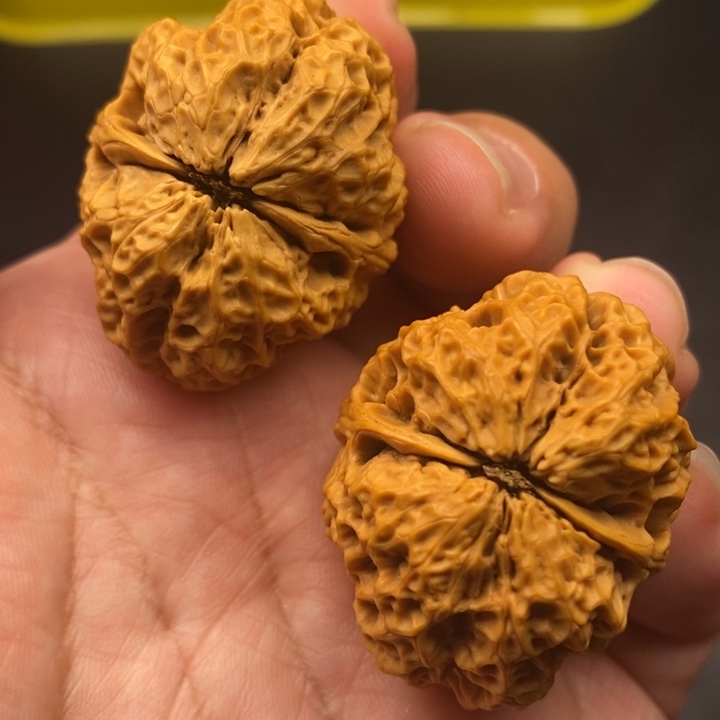文玩核桃吊坠39 领头羊