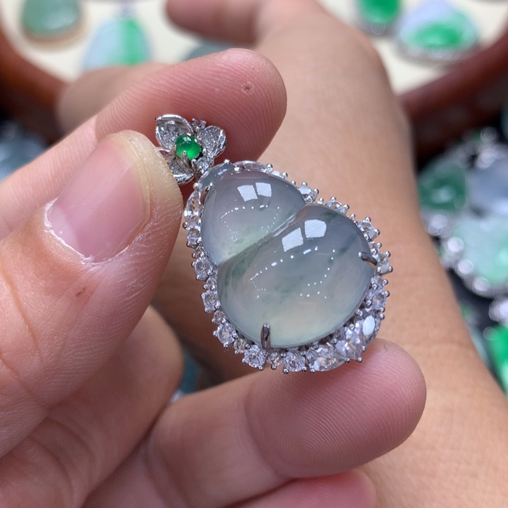 翡翠吊坠(不含链)18K金镶嵌