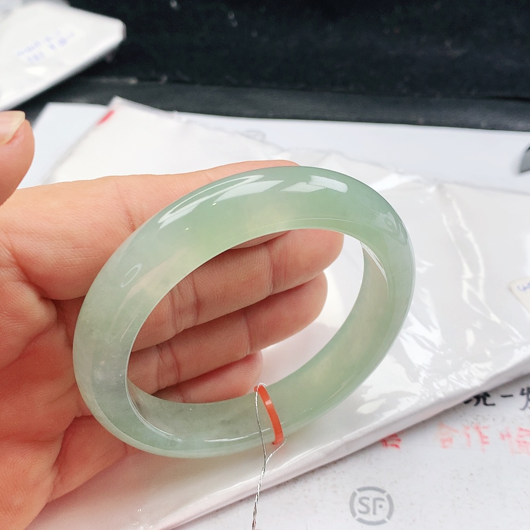 翡翠手镯未镶嵌天然翡翠手镯