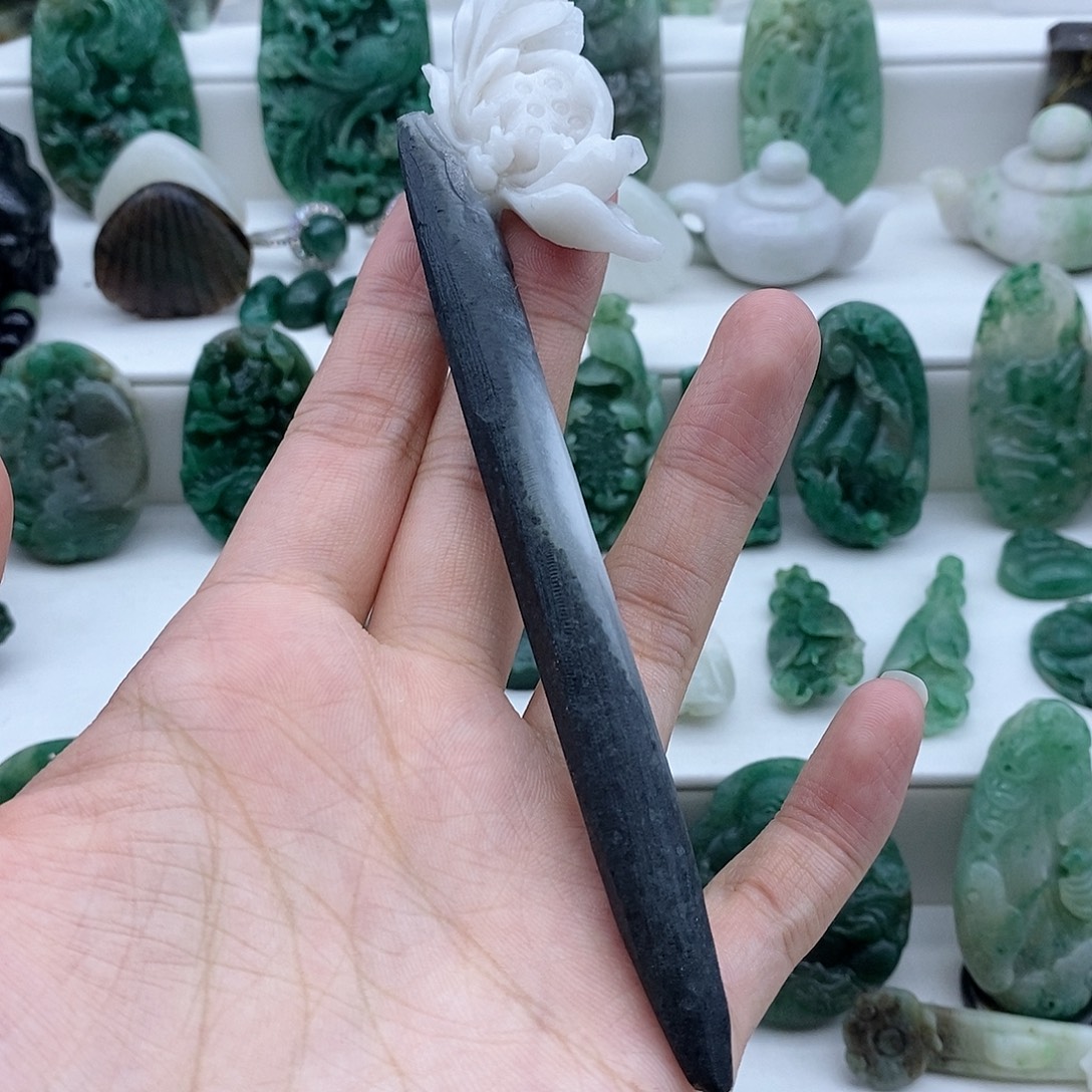 独山玉未镶嵌颈饰