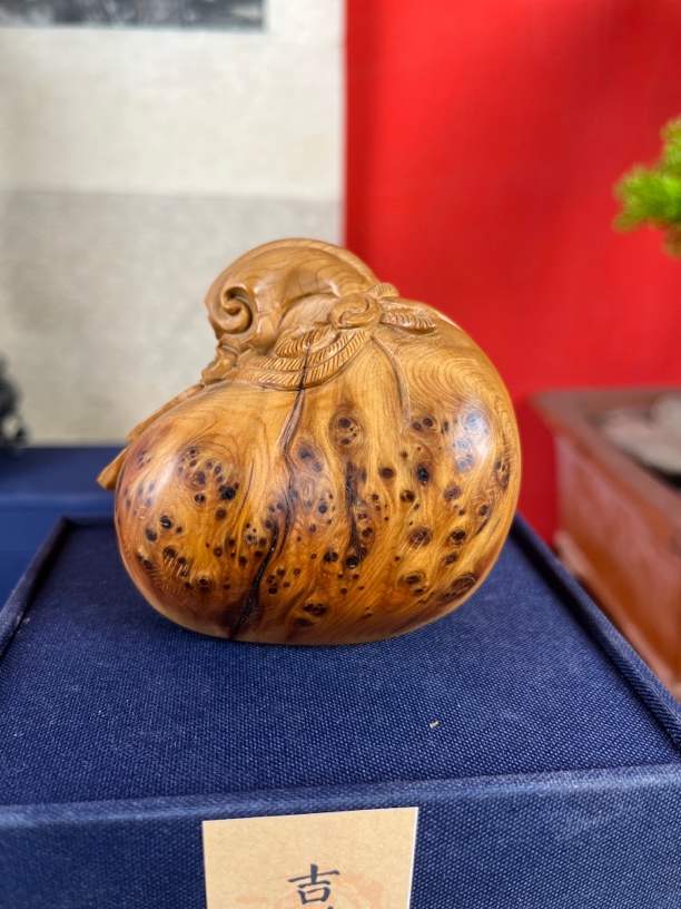 手工雕刻 太行崖柏 榴花料 福袋（代代有福）摆件 TH993311