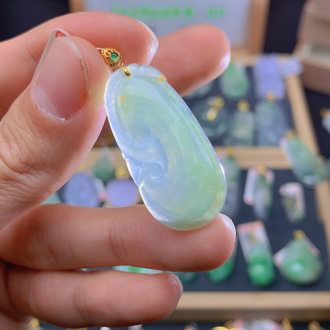 翡翠颈饰18K金镶嵌翡翠