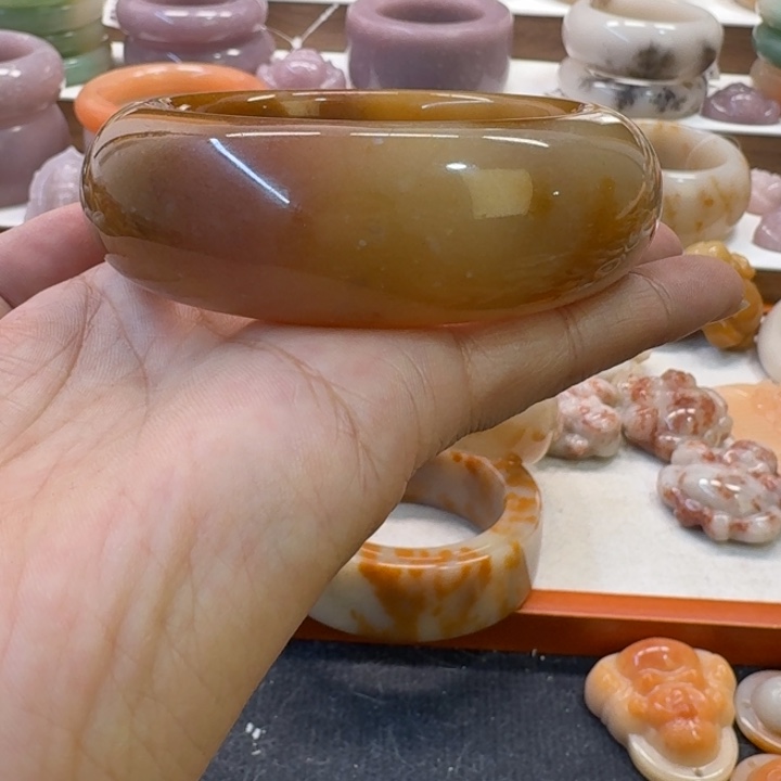 石英岩玉未镶嵌手镯