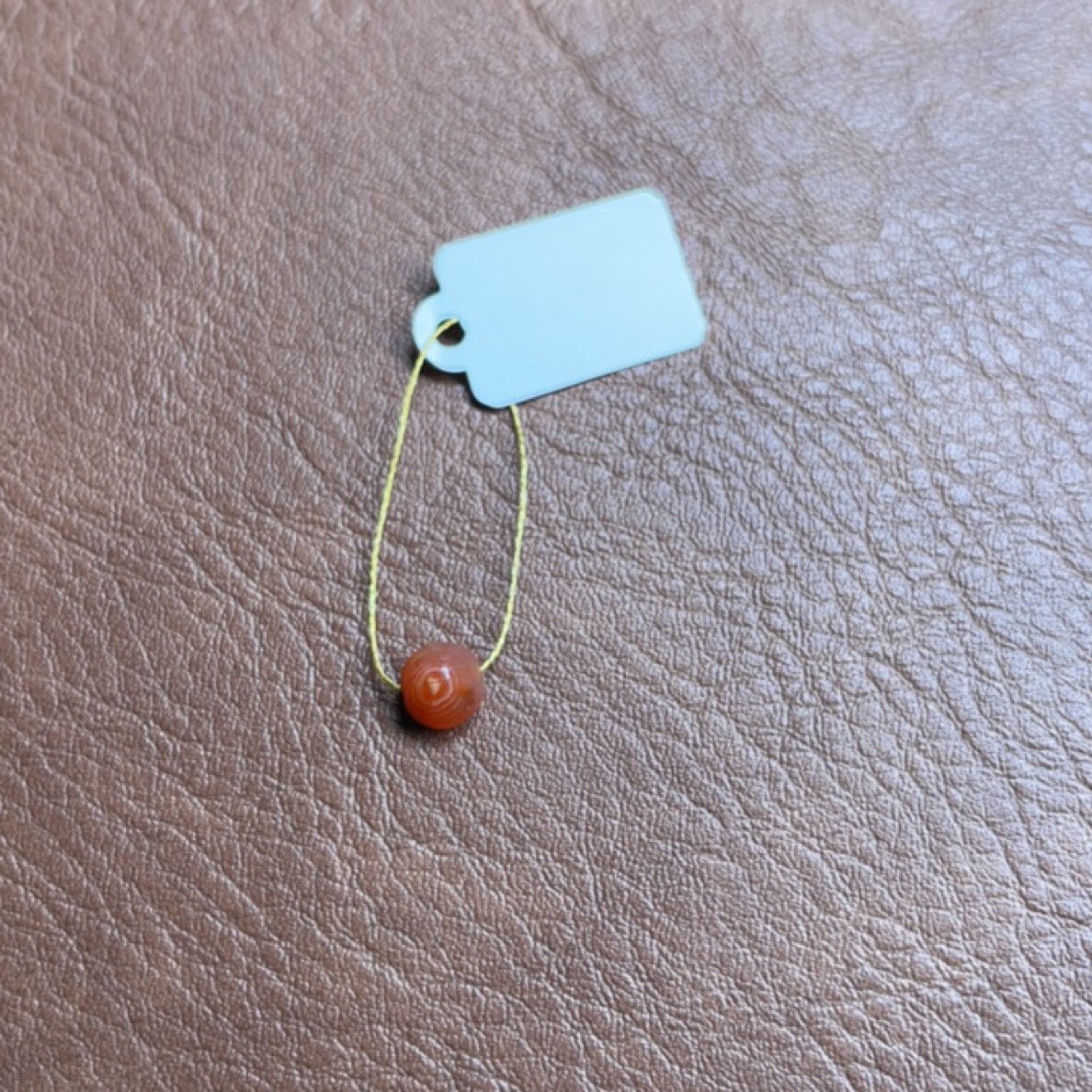 红玉髓僧帽带眼镜