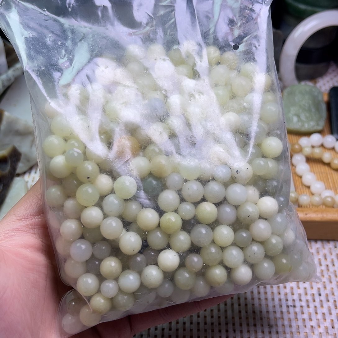 未镶嵌和田玉车挂秘**里