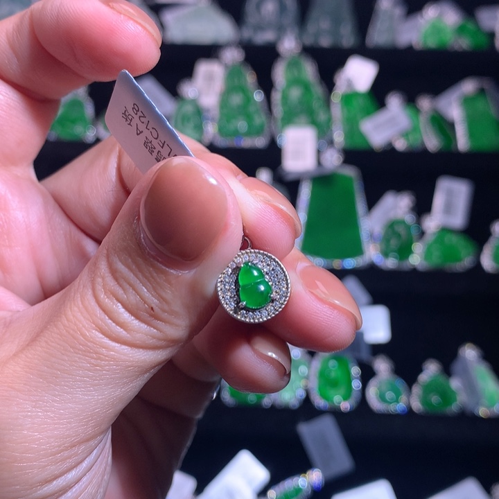 【闪购商品】颈饰银S925镶嵌翡翠