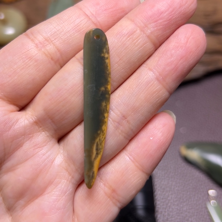 岫岩河磨玉（透闪石质玉）未镶嵌颈饰