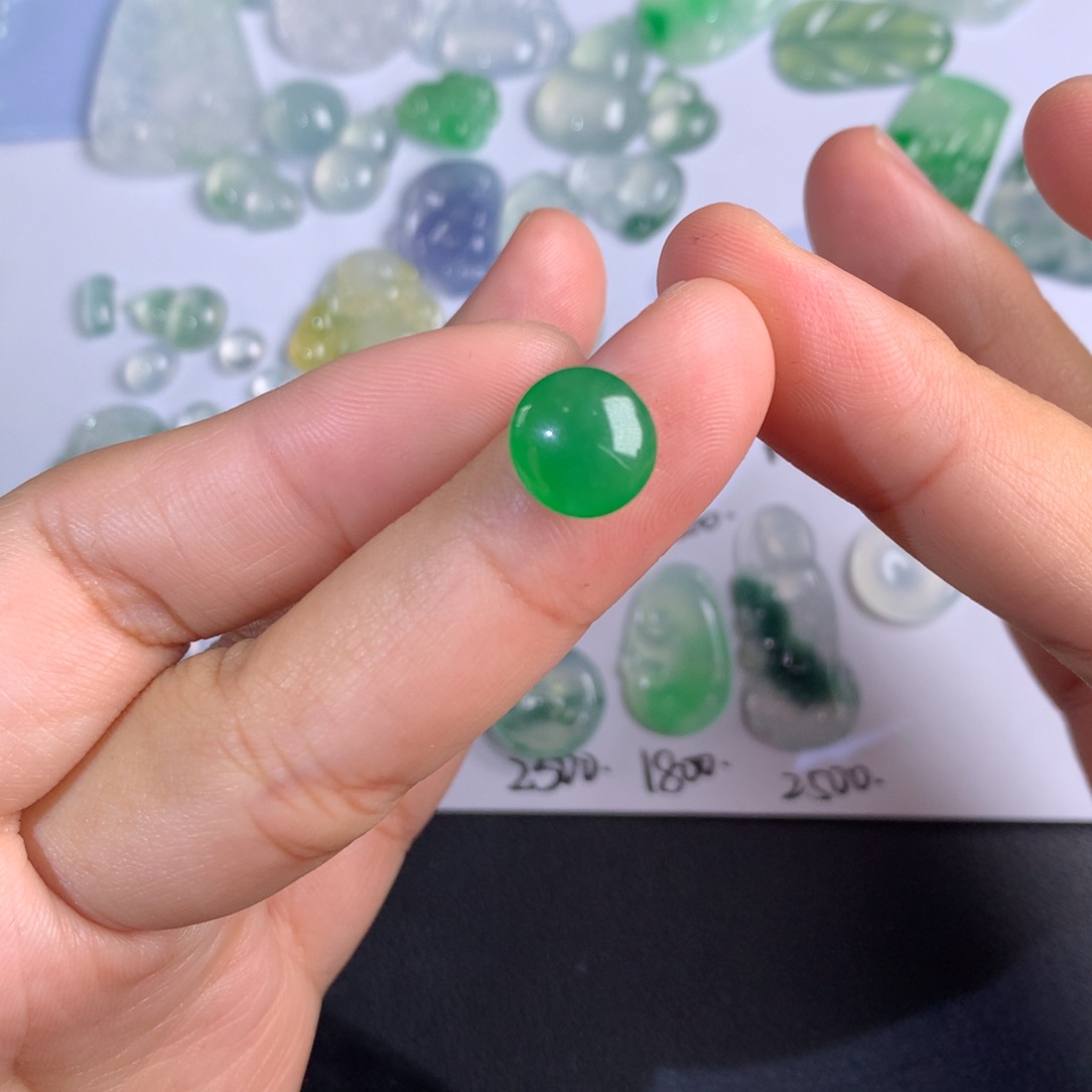 翡翠颈饰未镶嵌蛋