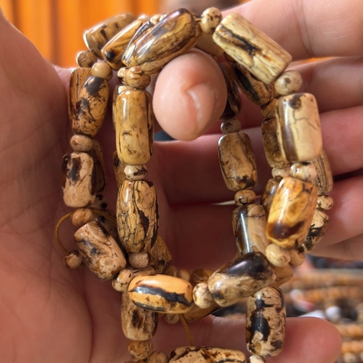 未镶嵌琥珀裸石大*头抚顺556