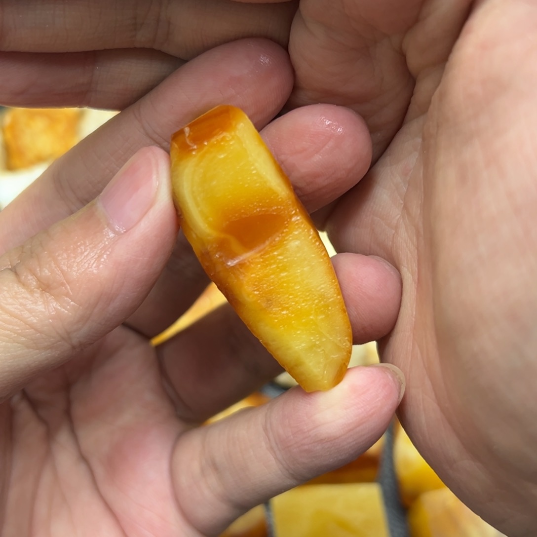 定制琥珀未镶嵌蜜蜡