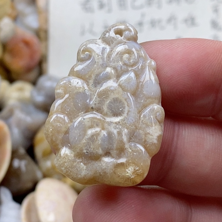 颈饰未镶嵌硅化珊瑚（珊瑚玉）有瑕 小