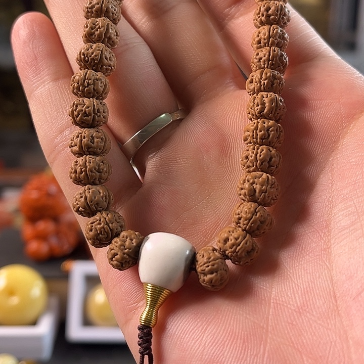 金刚菩提吊坠老树王手持