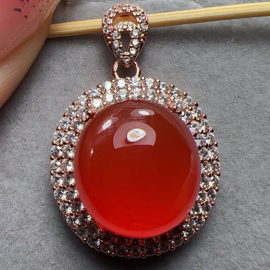 南红玛瑙吊坠合金