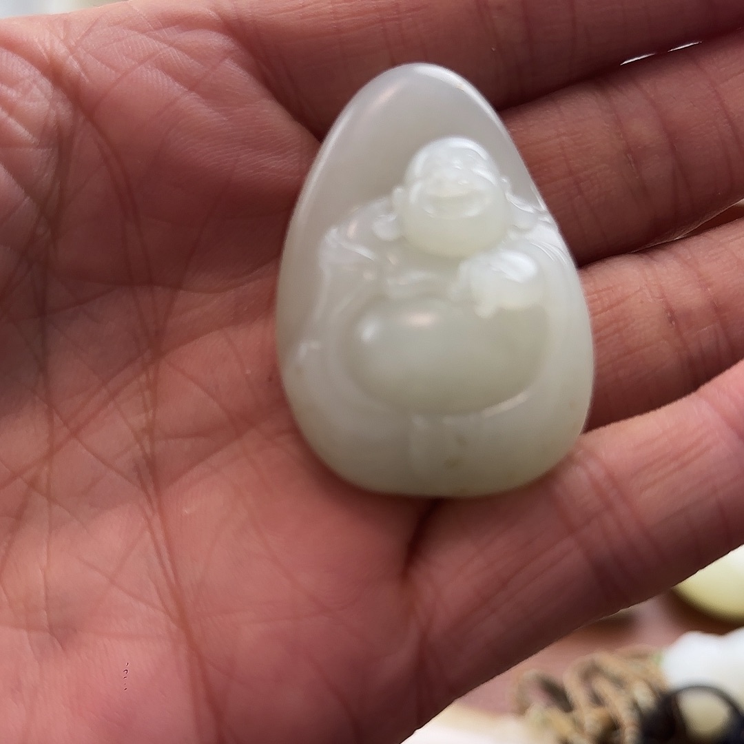 和田玉未镶嵌吊坠(赠链)