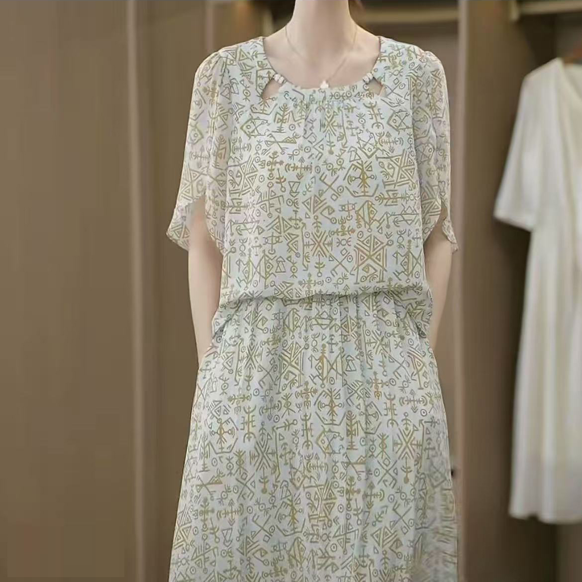 F295 新款轻奢减龄连衣裙2025早秋时髦短袖裙子时尚百搭A字裙