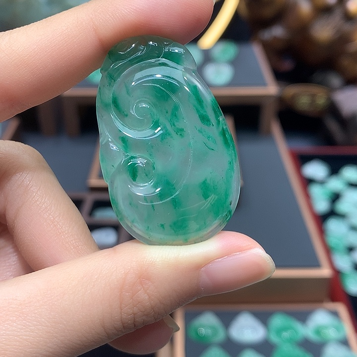 石英质玉未镶嵌颈饰