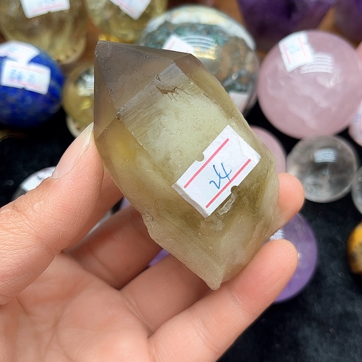 水晶148克水晶原石未镶嵌