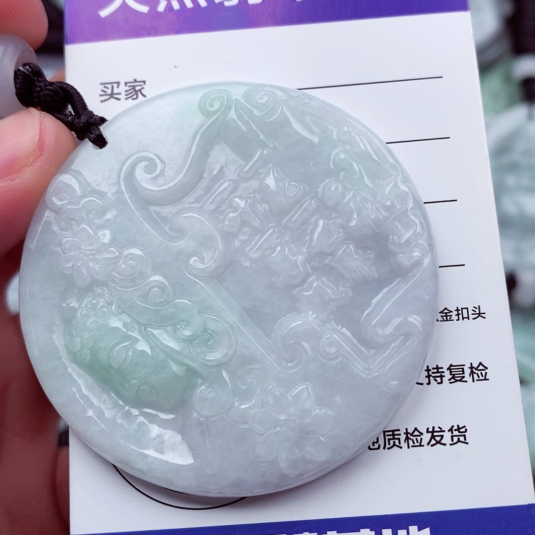 翡翠挂件未镶嵌翡翠