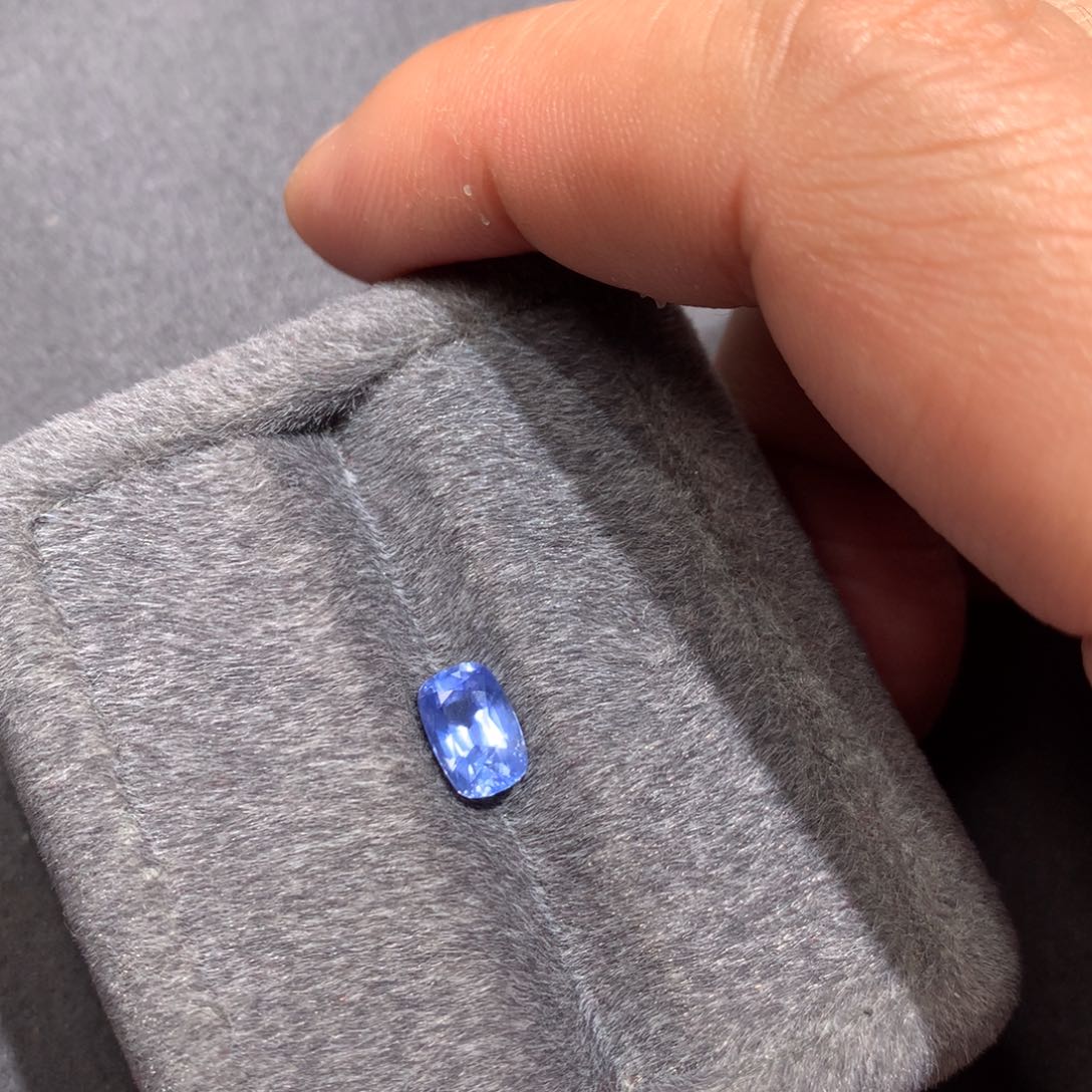 蓝宝石裸石未镶嵌1.84克拉矢车菊