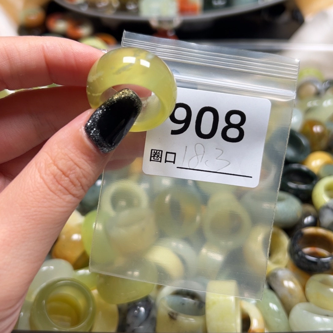 又***又蛇纹石玉未镶嵌戒指