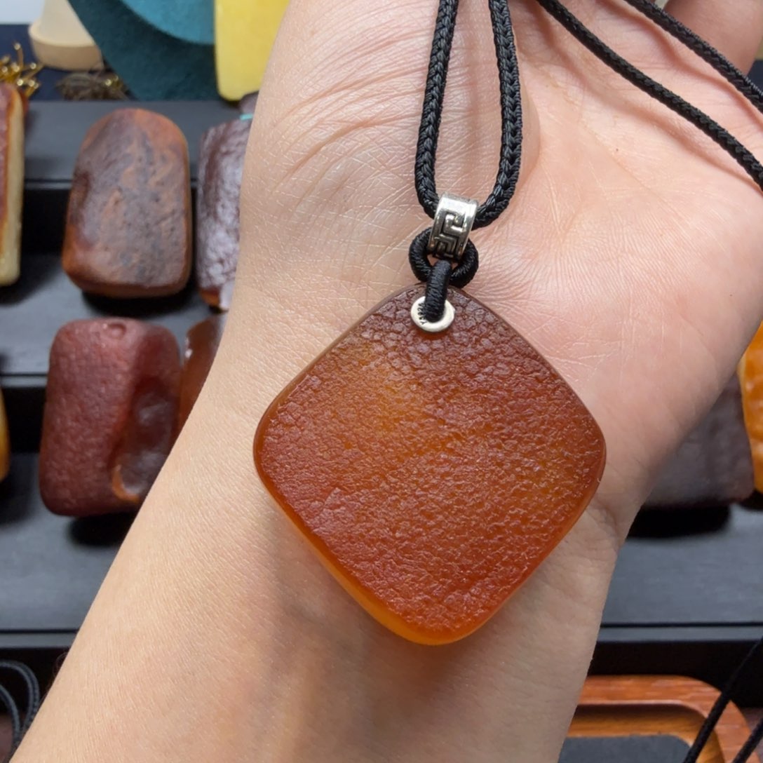 琥珀吊坠(赠链)未镶嵌