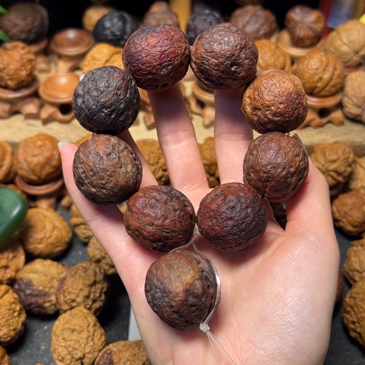 文玩核桃吊坠彩虹