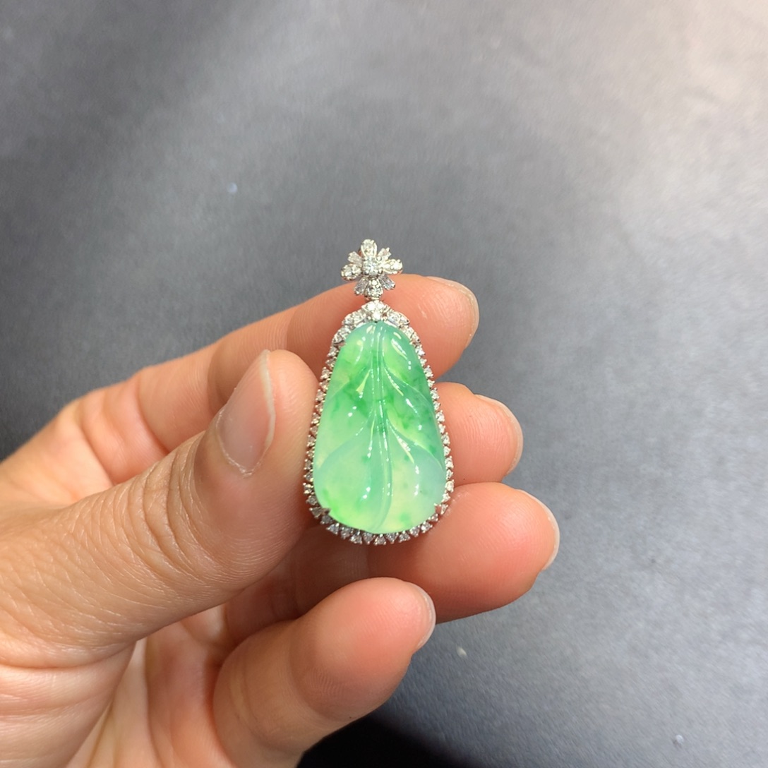 翡翠吊坠(不含链)18K金镶嵌