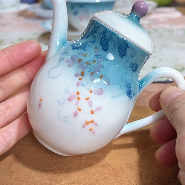 【闪购商品】幽蓝藤雾莲座壶哈