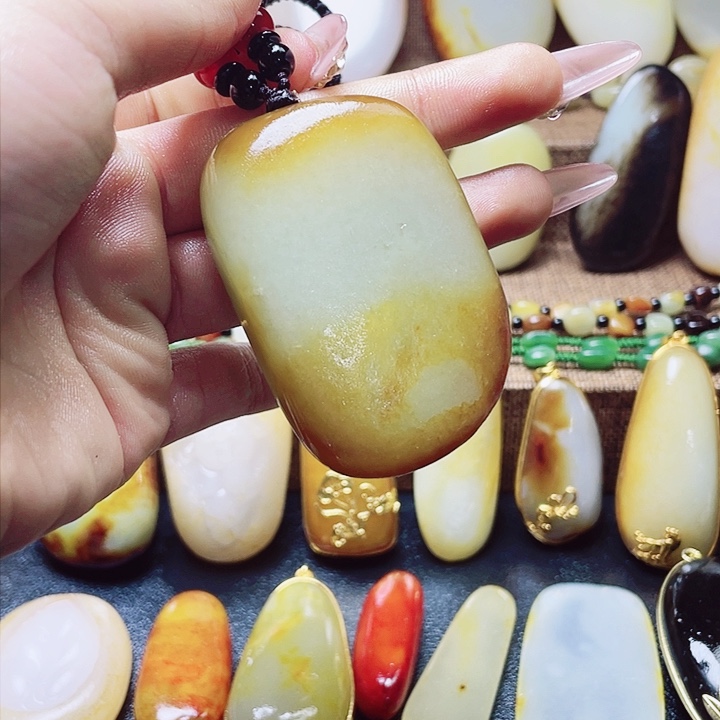 和田玉颈饰未镶嵌