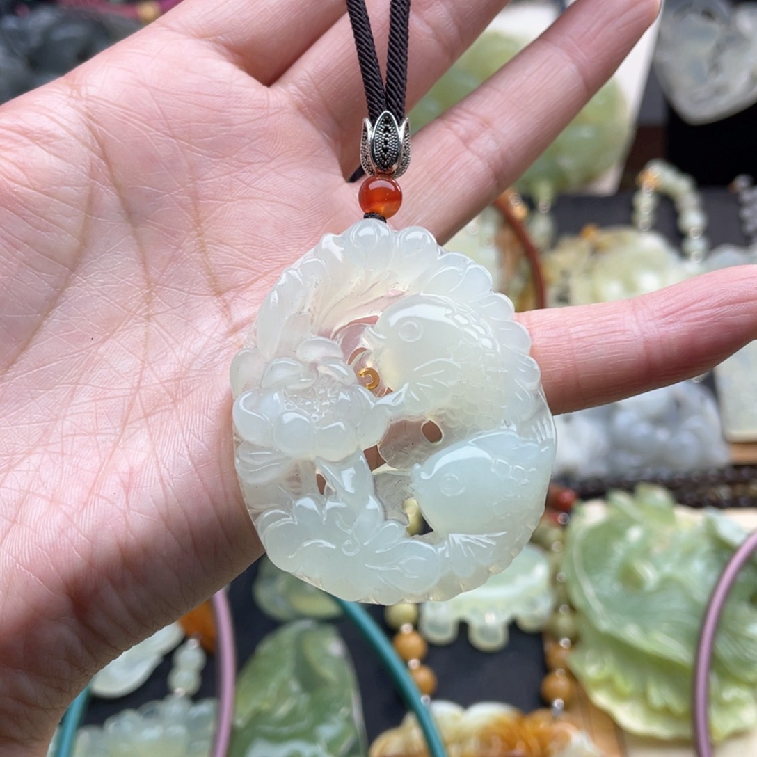 蛇纹石玉颈饰未镶嵌